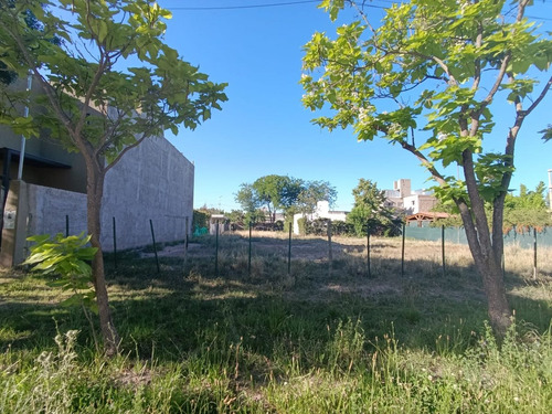Venta Lote 300 M2 En Vistalba, Barrio Semi Privado