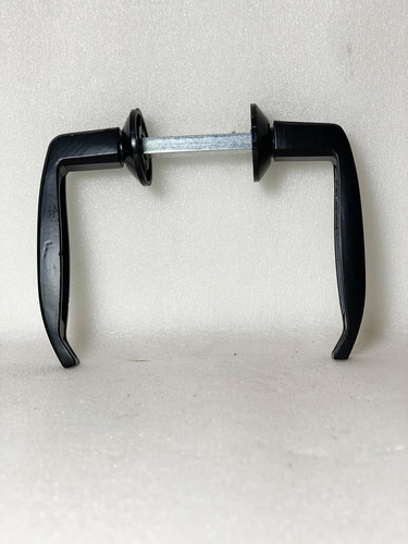 Imagen 1 de 1 de Picaporte O Plestillo 8mm Para Puerta Metàlico Negro.
