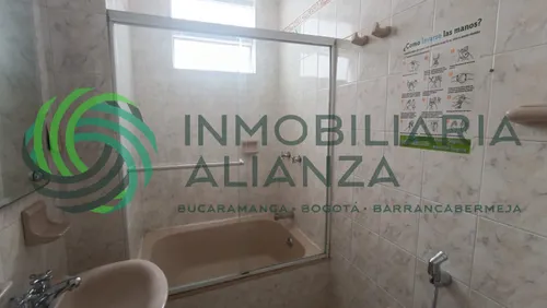 Apartamento En Venta En Cabecera Del Llano. Cod V61697