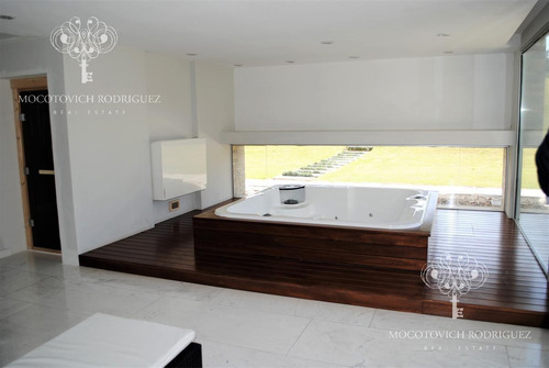 Apartamento En Venta Dos Dormitorios- Lumiere Punta Del Este - Frente Al Mar - Mansa - Servicios
