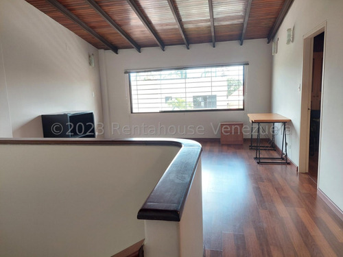 Casa En Venta En Alto Prado Caracas Remodelada Calle Cerrada Terraza