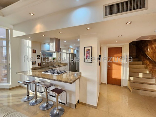 Espectacular Penthouse De 3 Niveles Zona Norte, Urb. La Arboleda 25-5272 Hc