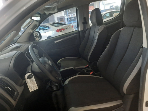 Imagen 8 de 18 de Chevrolet S10 Pick-up Ls Cabina Doble 4x2 2.8td Manual 2023