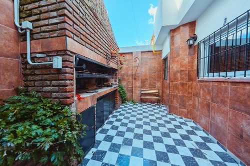 Casa En Venta - 3 Dormitorios 3 Baños - Cochera - 202mts2 - Mar Del Plata