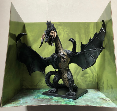 Dungeons Dragons Gargantuan Black Dragón Serie Icons Hasbro (Usado)