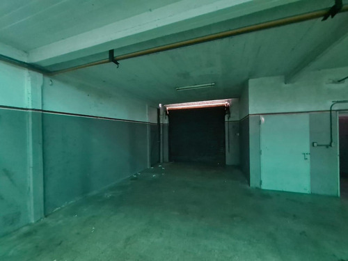 Galpón Parabólico 673 M² En Esquina C/ Oficinas Y Baños - Lomas Del Mirador