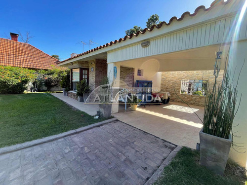 Propiedad A La Venta En Atlántida Sur, A Metros Del Centro. Inmobiliaria Atlántida. 