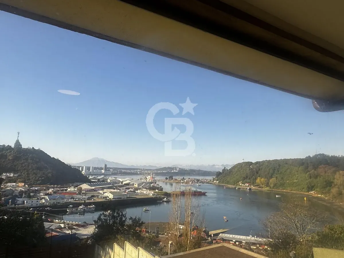 Imagen 1 de 18 de Casa En Venta Con Vista Privilegiada/puerto Montt