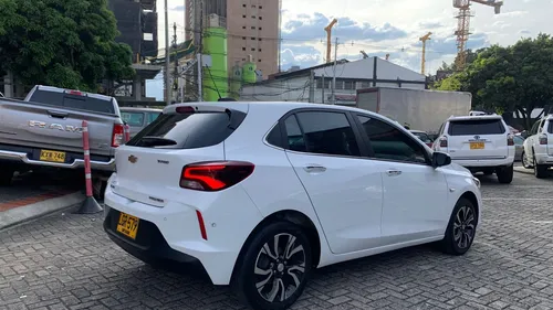 Chevrolet Onix 1.0T Premier Hatch At