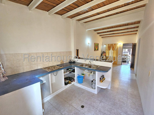 La Casa Ideal Para Quienes Buscan Comodidad, Una Excelente Ubicación Y Un Prestigioso Urbanismo En Venta En Roca Terra, Lara#25-14933**maria E.**