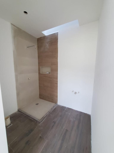 En Venta Espectacular Casa En Altozano, Edificada Con Materiales De Lujo !!