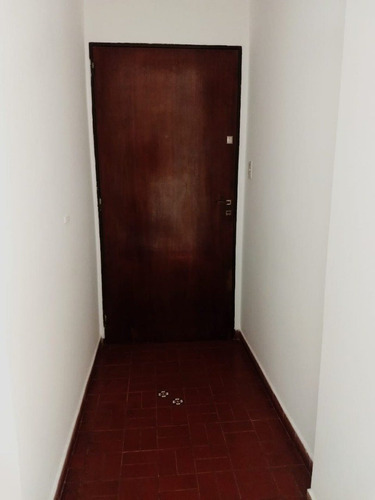 Imagen 13 de 16 de Departamento Dos Ambientes A La Calle Con Balcón.