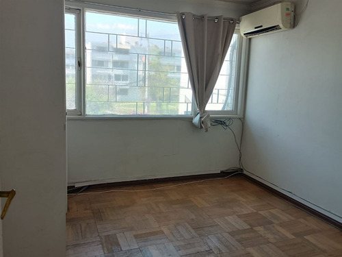 Casa En Venta De 4 Dorm. En Las Condes