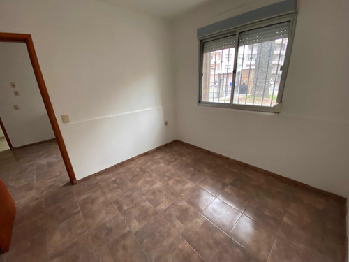 Imagen 8 de 12 de Apartamento En Alquiler Aguada 1 Dormitorio Al Frente Planta Baja