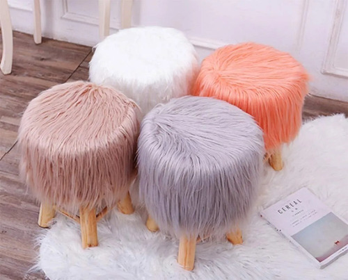 Imagen 2 de 2 de Banquito De Madera Peludo Nordico De Piel Sintetica Deco