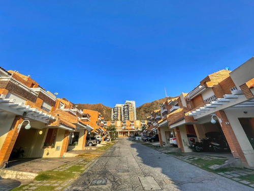 Imagen 5 de 20 de Re/max. Iris Hernandez . Townhouse (250m2). Piedras Pintadas. Valencia. Codigo 136400