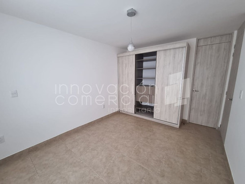 Casa En Venta De 4 Recámaras, En El Refugio, Torre De Piedra