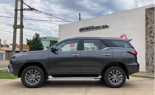 Imagen 4 de 19 de Toyota Sw4 2.8 Tdi 6 A/t 7 Asientos Srx 4x4 0km My2023