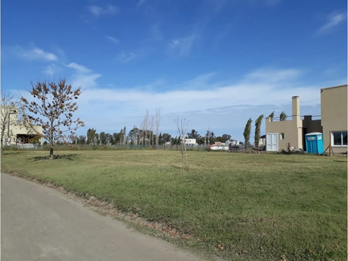 Venta Lote A La Laguna En Barrio Privado Santa Rita Canning