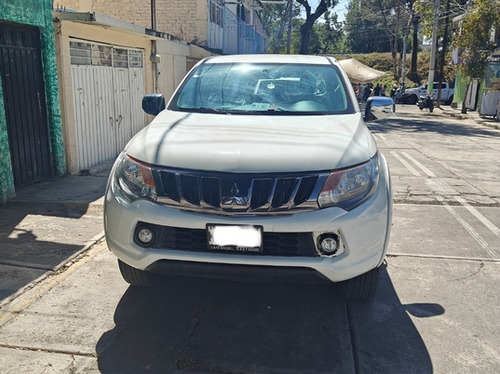 Mitsubishi L200 2.4 Cabina Doble 4x2 Mt