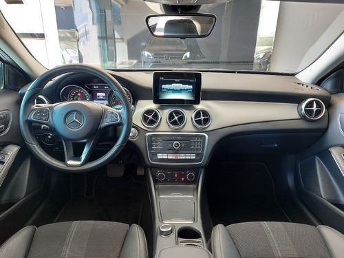 Imagem 14 de 15 de Mercedes Benz Gla 200 Advance