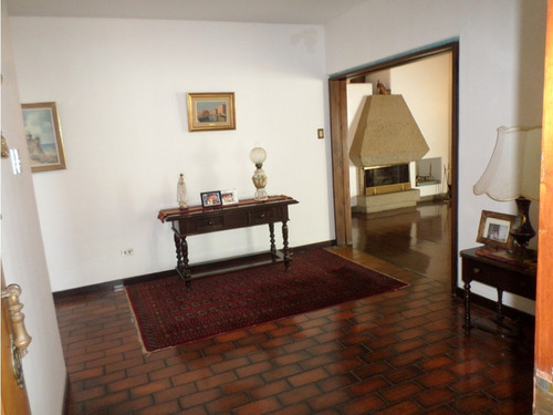 Casa En Venta En Lomas Del Mirador Caracas