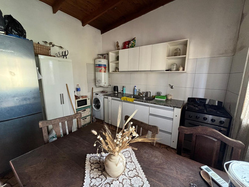 Casa En Venta - 4 Dormitorios 2 Baños - 688mts2 - La Plata