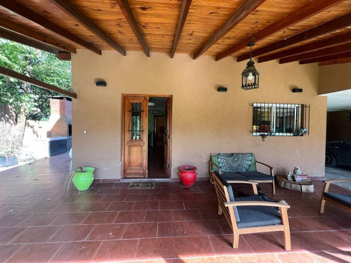 Imagen 2 de 16 de Casa - Barrio Parque Leloir