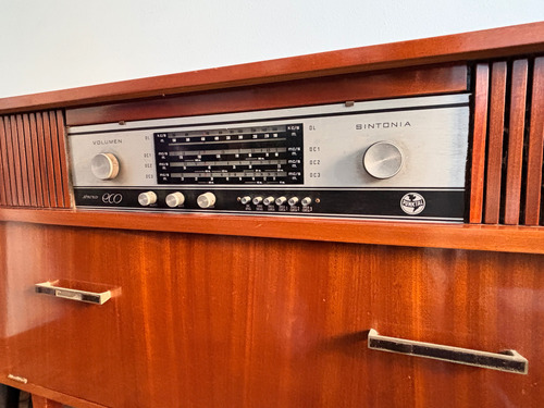 Radio Con Mueble Madera (Usado)