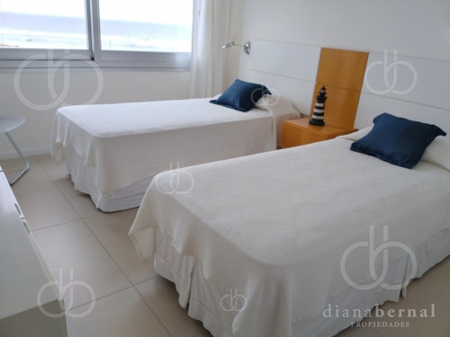 Apartamento En Primera Linea De Playa Brava Totalmente Reciclado - Ref: 54415