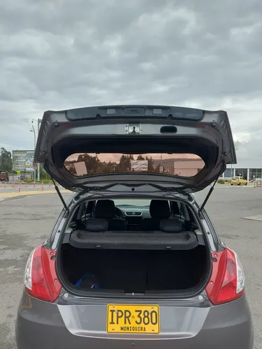 Suzuki Swift 1.2 Hatchback Versión Full Equipo