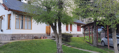 Casa En Venta - 2 Dormitorios 2 Baños - 700mts2 - San Martín De Los Andes
