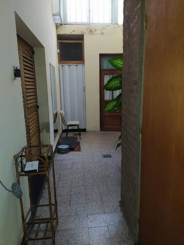 Imagen 2 de 13 de Amplia Casa De Dos Plantas En El Corazón De Abasto Apto Consultorios
