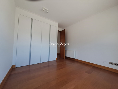 Casa En Arriendo De 4 Dorm. En Lo Barnechea