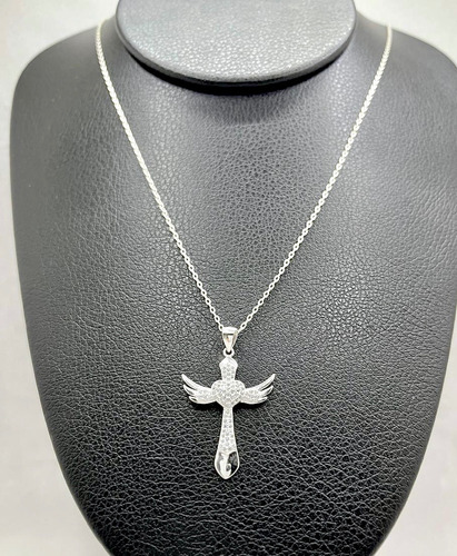 Dije Cruz Formada Por Corazón Con Alas Y Cadena.