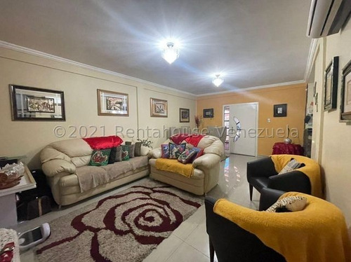 Imagen 4 de 10 de Cómoda Y Segura Casa, Construcción De Primera Y Elegantes Acabados, Resalta Su Cocina Estilo Italiana. Circuito Cerrado. #22-10935