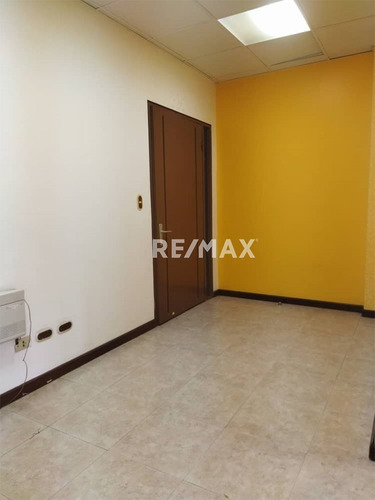 Imagen 16 de 26 de Venta De Local Comercial, Ideal Para Oficina O Consultorio Medico