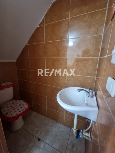 Amplio Townhouse Ubicado En Conjunto Tranquilo, Los Robles, Maneiro, Isla De Margarita, Nueva Esparta - Cod. 0673