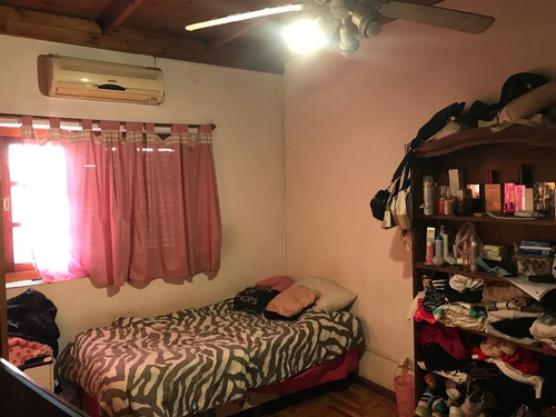 Casa En Banfield O. Con Parque! Acepta Permuta!