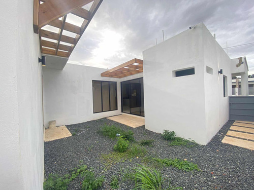 Hermosa Casa Estilo Villita, Ubicada En Don Juan 2 La Romana