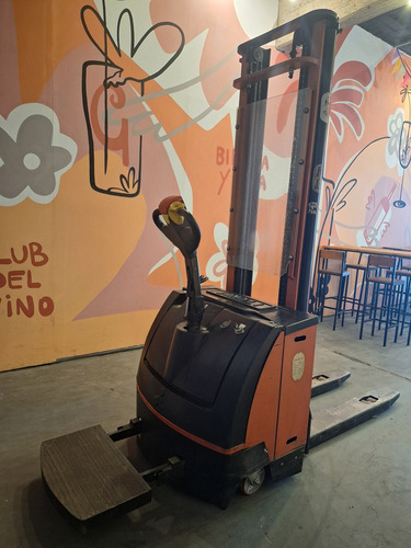 Autoelevador Eléctrico, 1500kg Con Batería Y Ruedas Nuevas!
