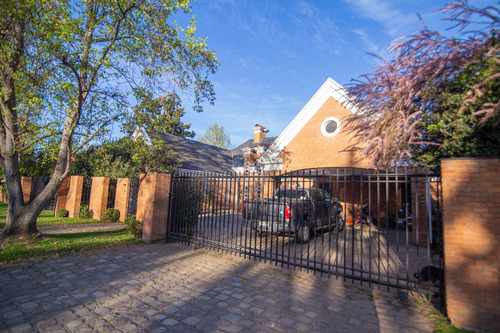 Casa En Venta, Parcelas Del Parque, Las Rastras, Talca.
