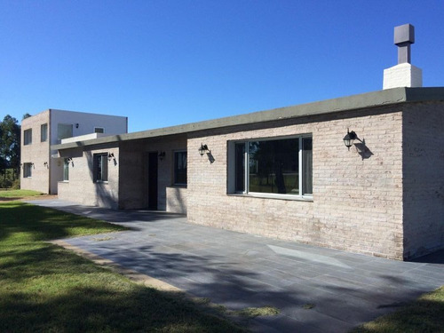 Chacra De 6 Suites, Piscina, Parrillero Y Hermosas Vistas !!