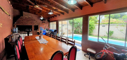Chalet 6 Amb Amplio Con Dep De Serv, Fondo Y Quincho