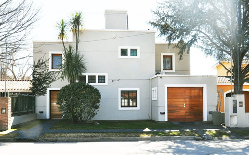 Imagen 1 de 4 de Casa En Venta De 4 Dormitorios C/ Cochera En Cosquín