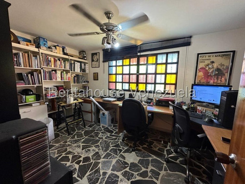 Casa Duples En Venta Ubicada En Zona Privilegiada Dentro De Urbanización En Montalbán 25-17897