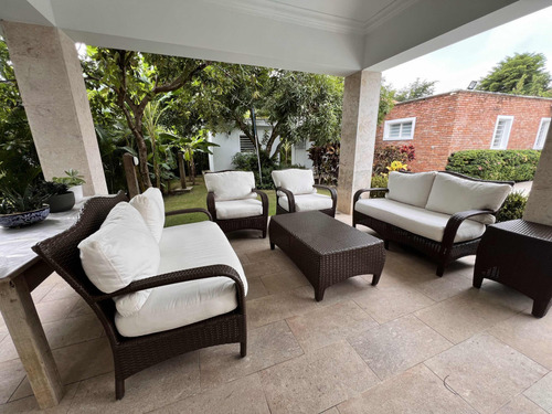 Vendo Villa De 4 Habitaciones En Juan Dolio