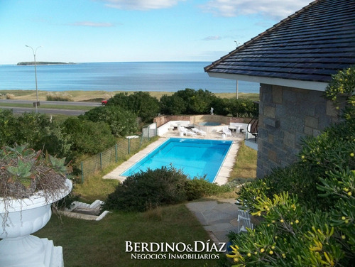 Esplendida Casa Frente Al Mar- Ref: 359