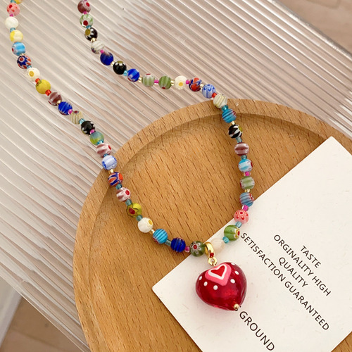 Collar De Cuentas Coloridas Con Dije De Corazón Rojo