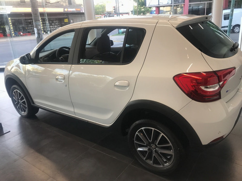 Imagen 4 de 12 de Sandero Intense Blanco Cvt 1.6 (em)